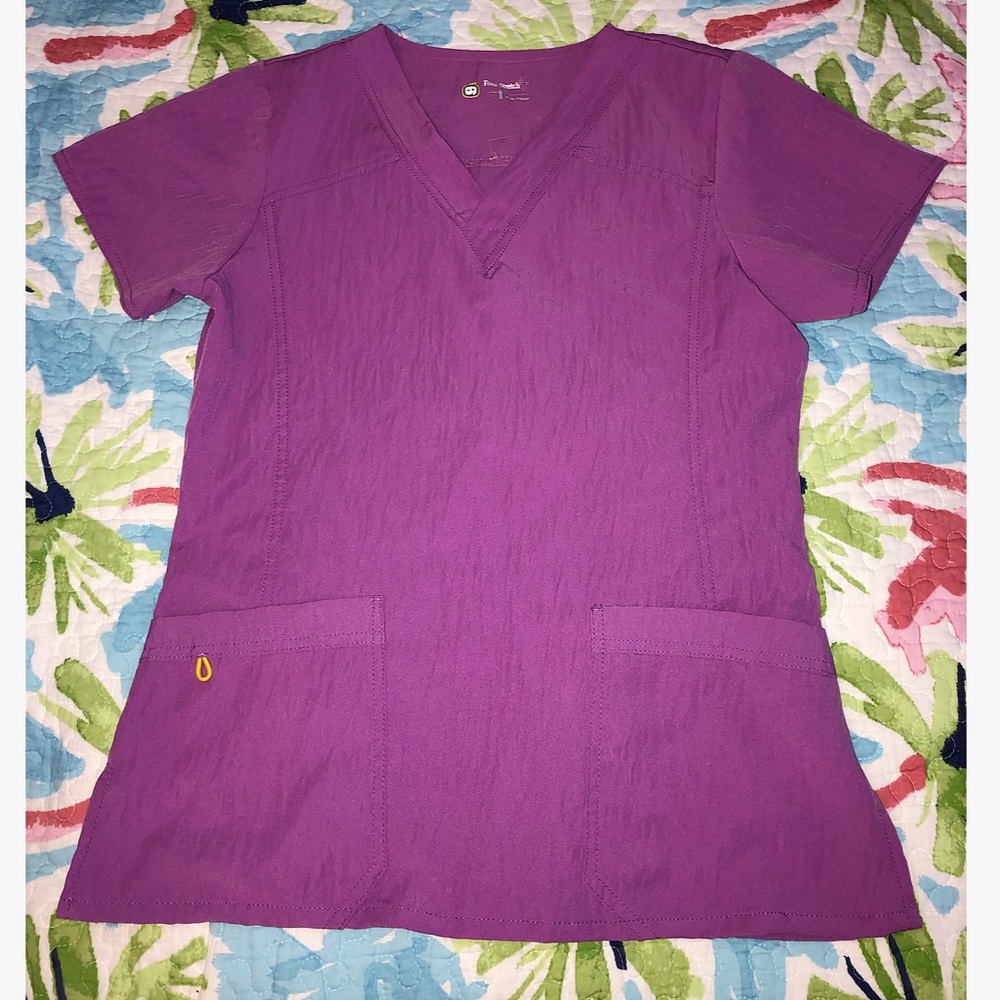 Wonder wink scrub top